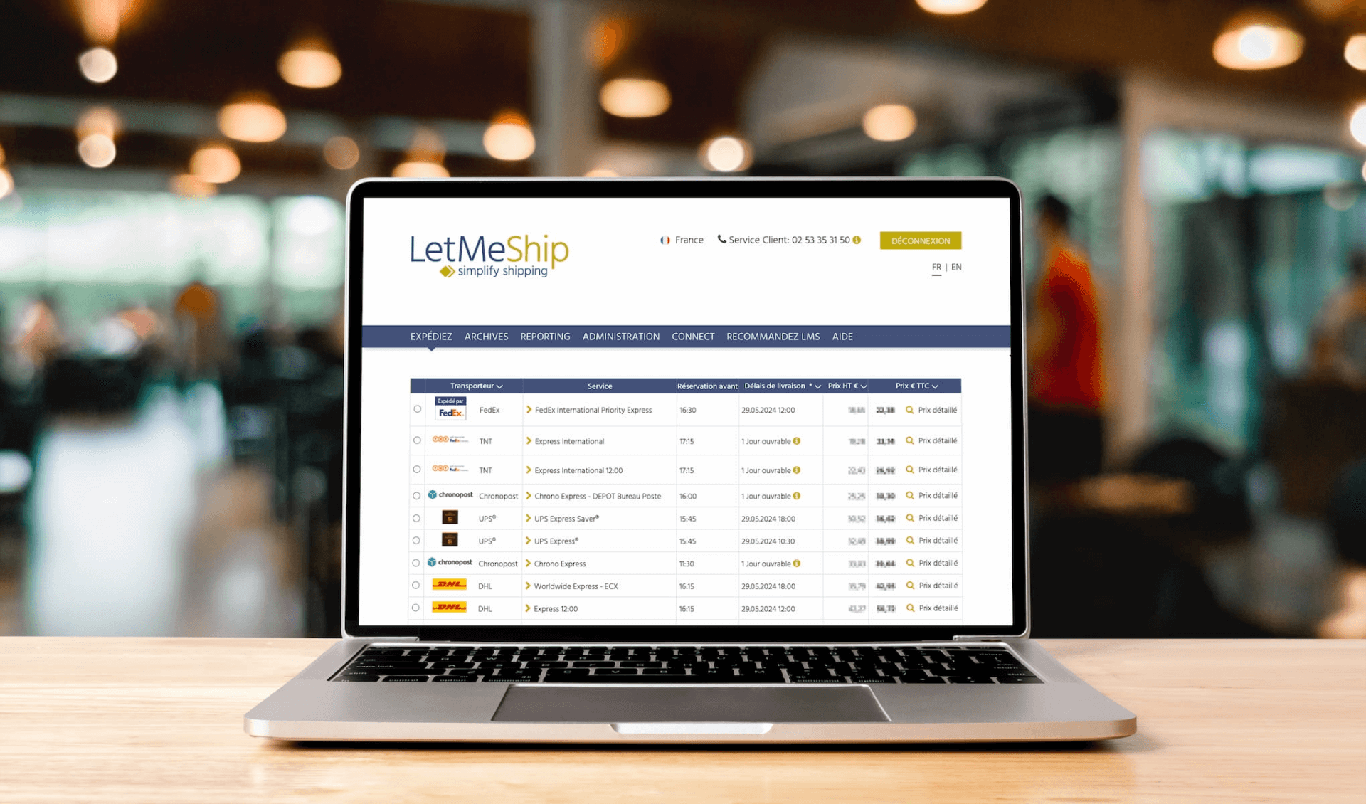 Alles in einer Plattform, die die Software-Oberfläche mit Preisvergleich zeigt.