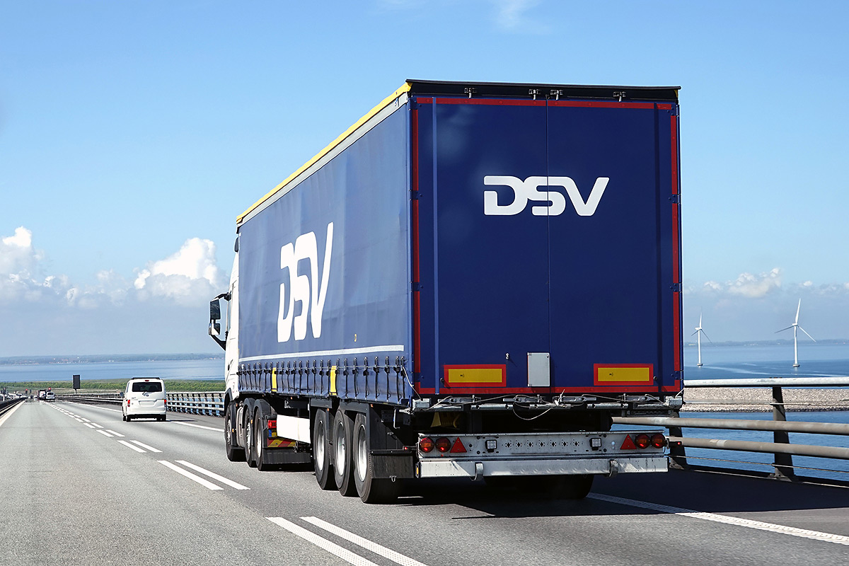 DSV LKW auf der Autobahn