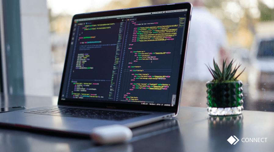 Offener Laptop mit der LetMeShip-API-Schnittstelle und Dokumentation.