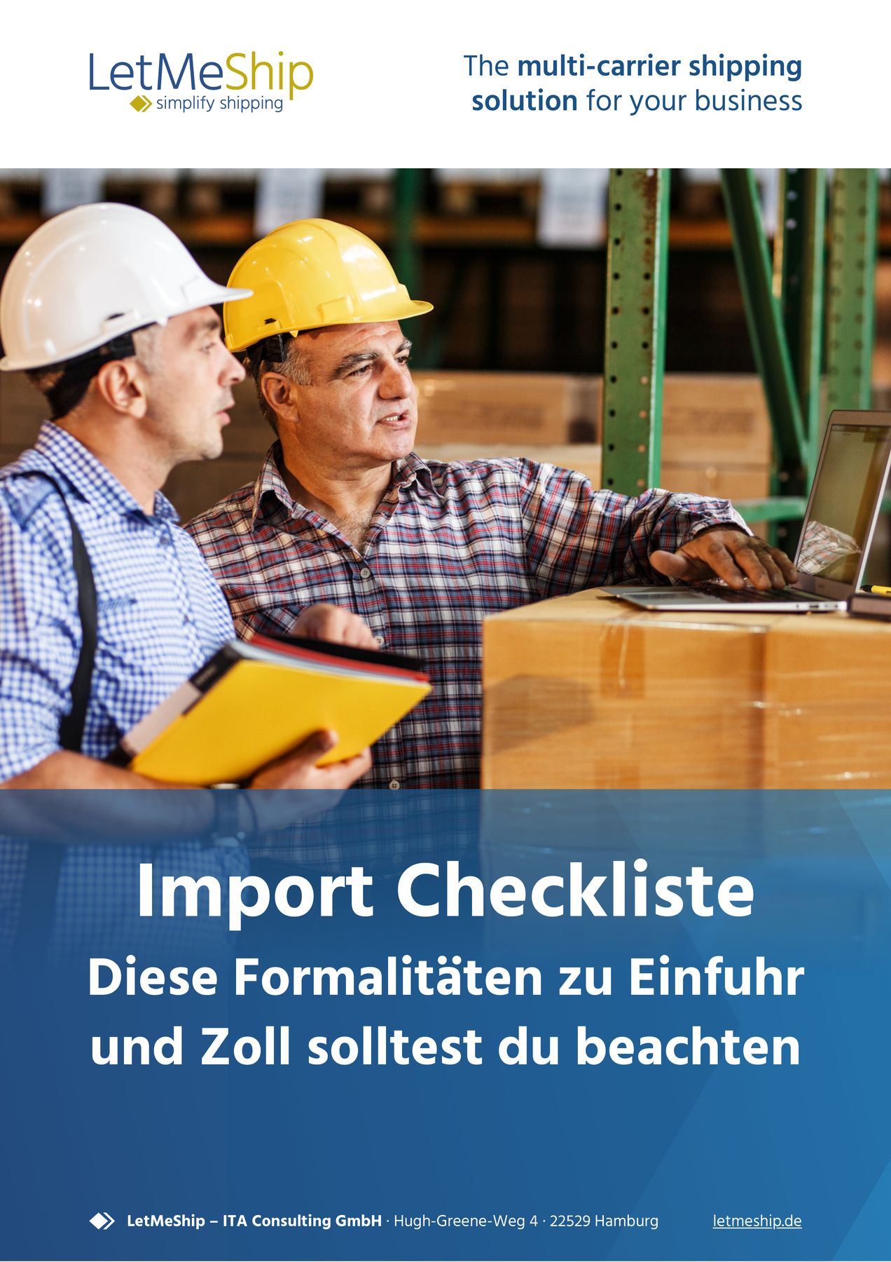 Titelseite der LetMeShip Import-Checkliste: Zwei Lagermitarbeiter mit Schutzhelmen prüfen Importunterlagen an einem Laptop im Lager.
